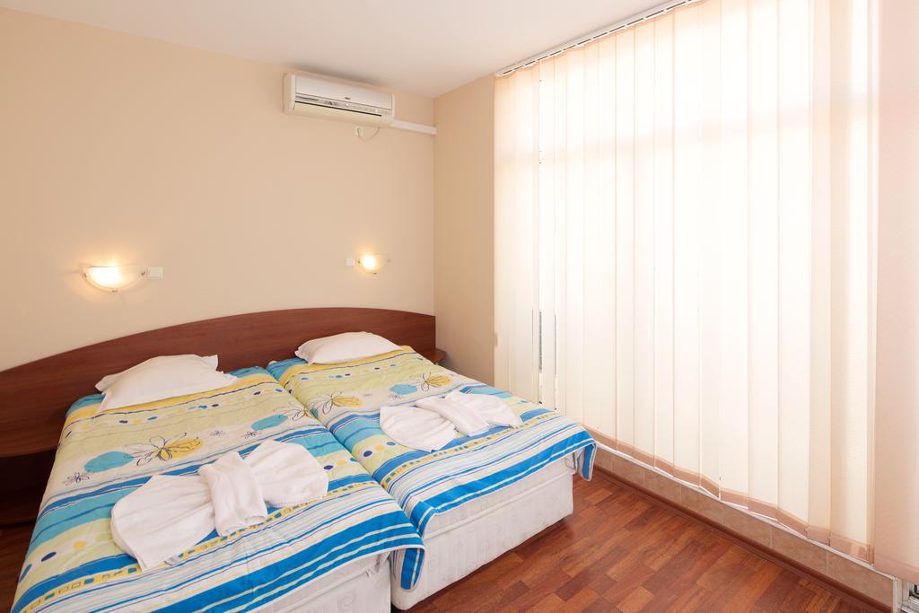 Red House Guest House Nesebar Rom bilde