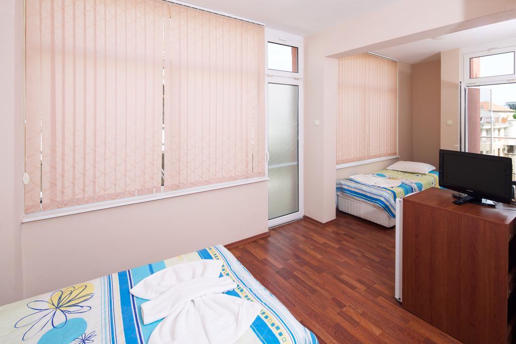 Red House Guest House Nesebar Rom bilde
