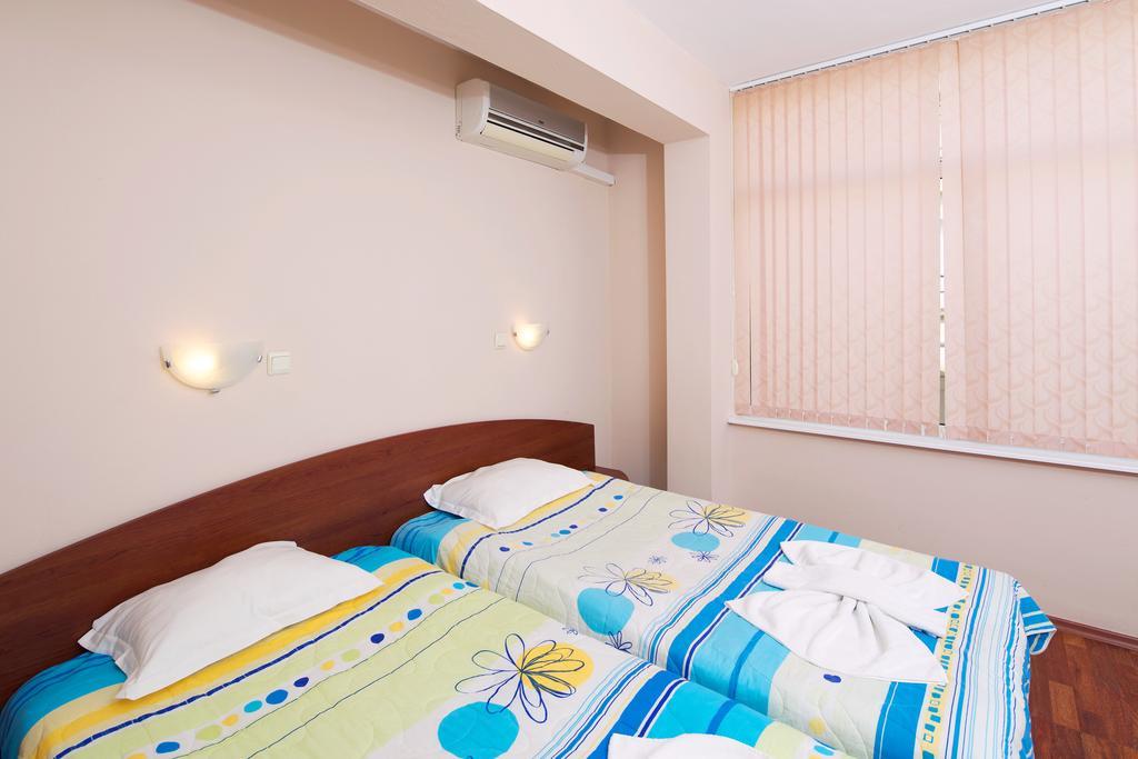 Red House Guest House Nesebar Rom bilde